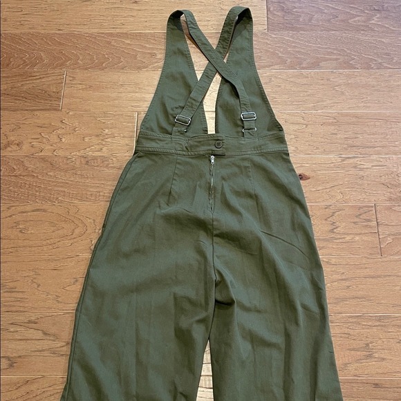 Sincerely Jules Olive Cross Back Wide Leg Jumpsuit Medium - Picture 5 of 9